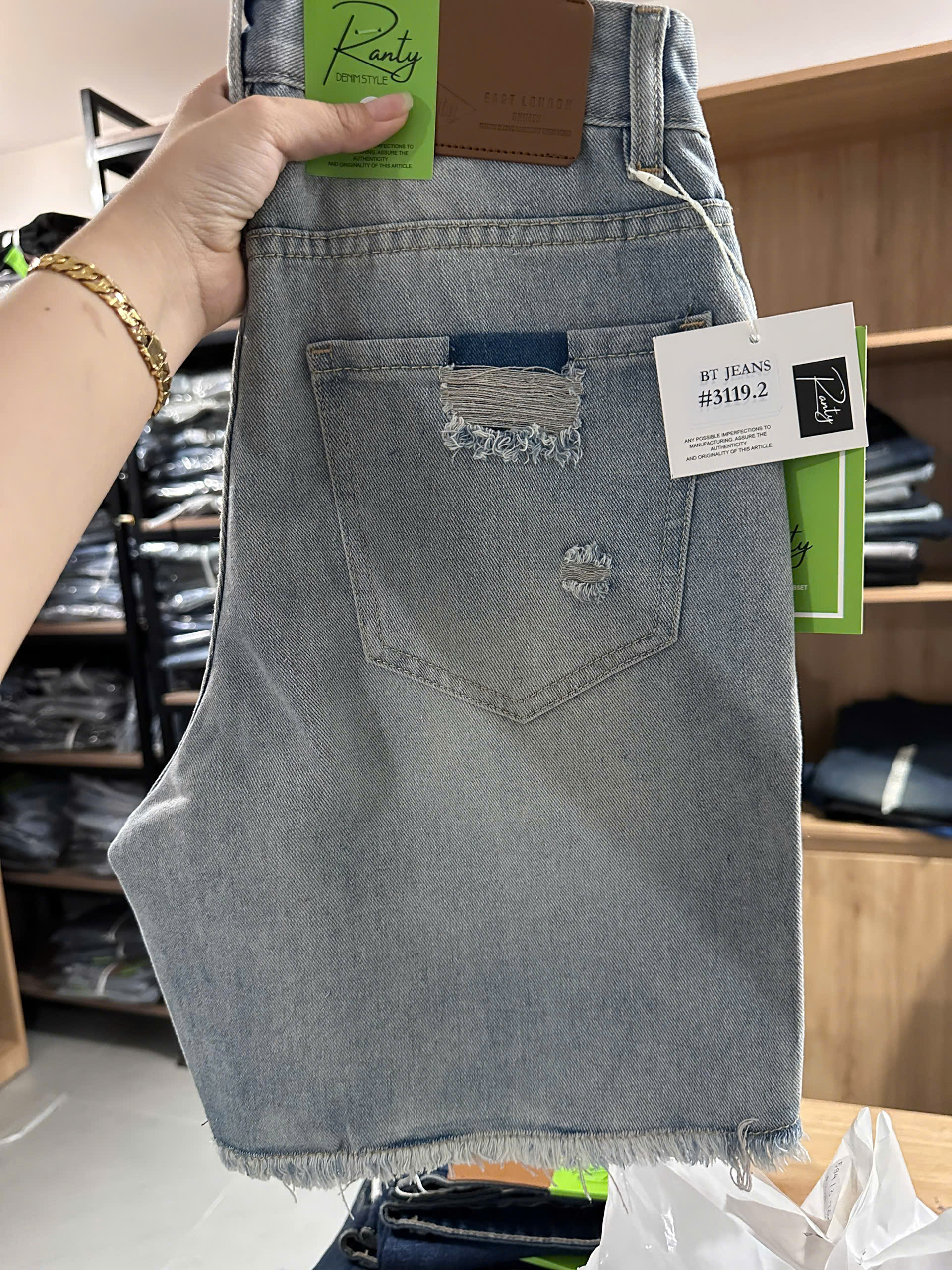 Quần short jeans trơn không giãn tua lai rách túi Ms 3119.2