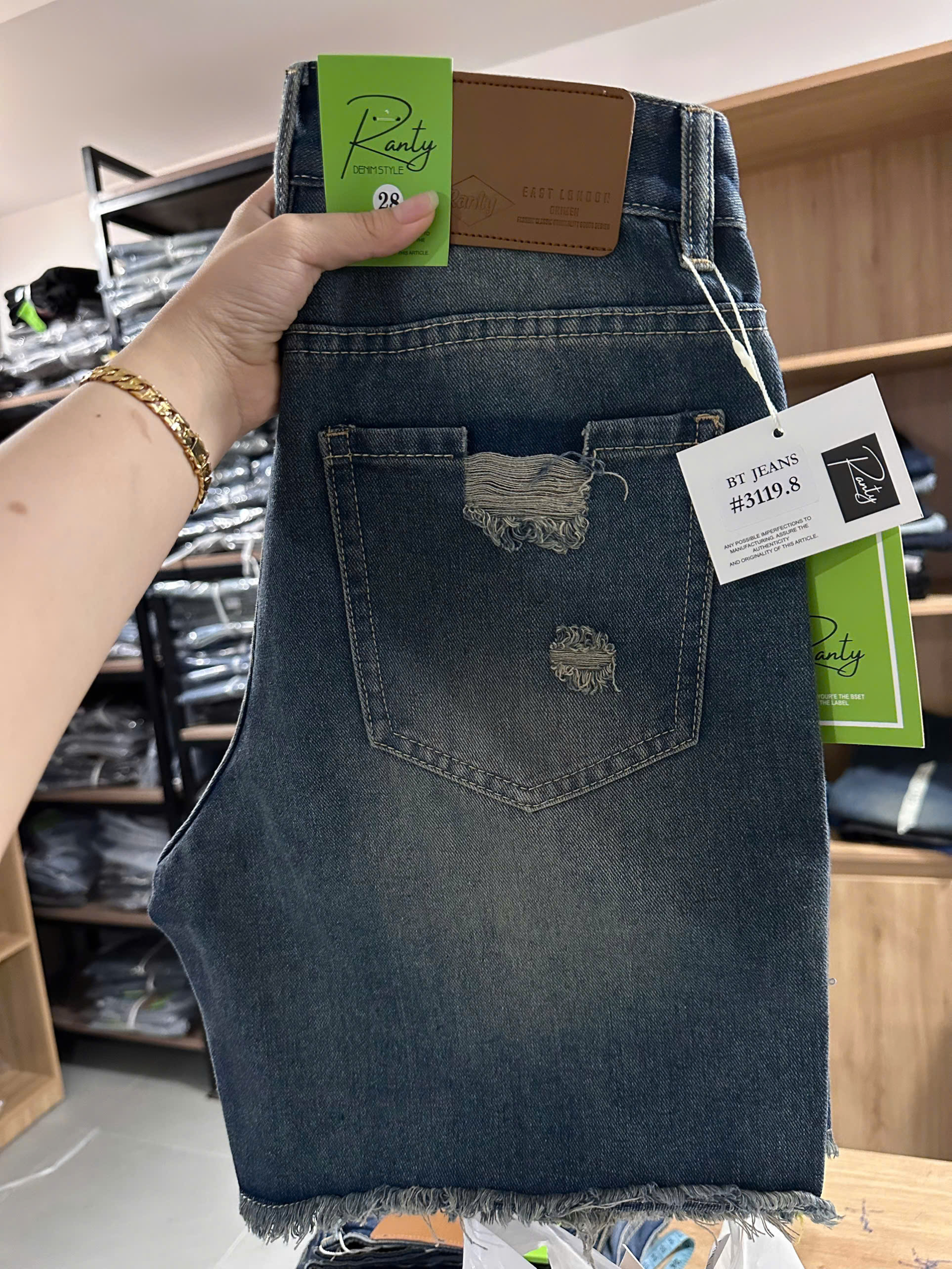 Quần short jeans trơn không giãn tua lai rách Ms 3119.8