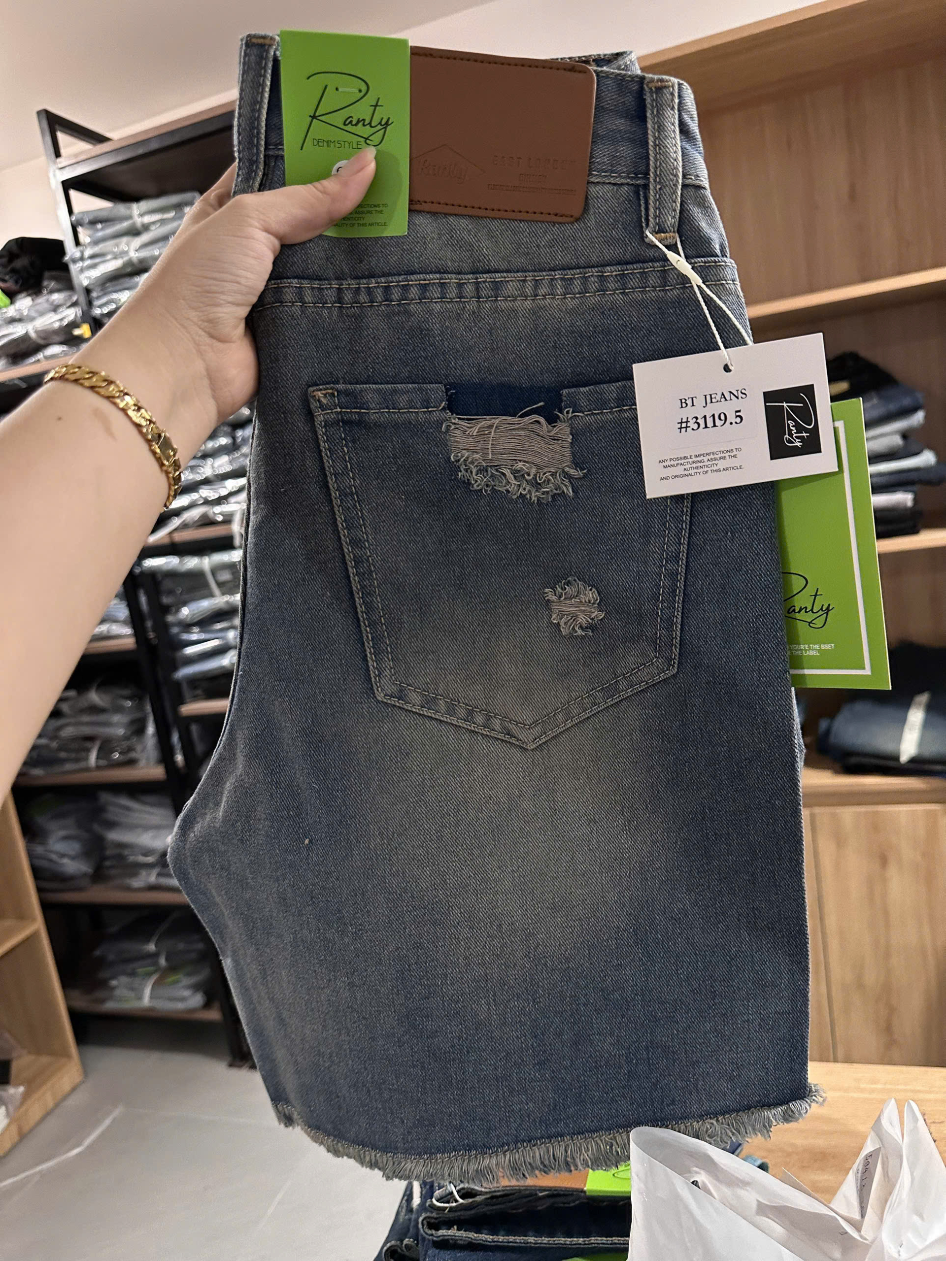 Quần short jeans trơn không giãn tua lai rách túi Ms 3119.5